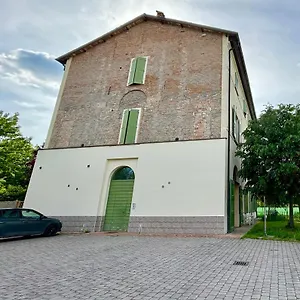 https://intero-appartamento-con-giardino-palazzo-del-600.emilia-romagnahotels.net